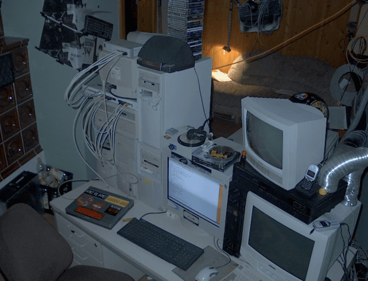 Steffen's bedroom lab in 1998, age twelve, multiple PCs and Linux server